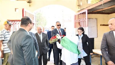 محافظ الفيوم يتفقد انتظام العملية التعليمية في أول أيام العام الدراسي الجديد (صور)