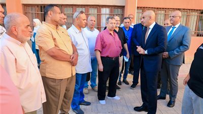 وزير التعليم يؤكد أهمية تنمية مهارات القراءة والكتابة والحساب لطلاب الصفوف الأولى 