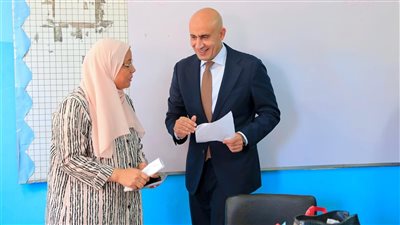 وزير التعليم يراجع مخازن الكتب المدرسية للتأكد من توافرها وتسليمها للطلاب 