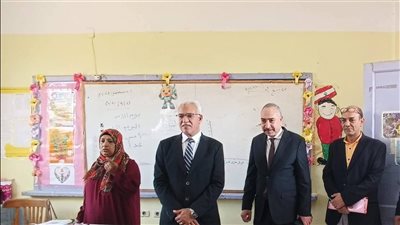 وكيل التعليم بالإسماعيلية يتفقد المدارس ويطمئن على انتظام طلاب الصفوف الأولى