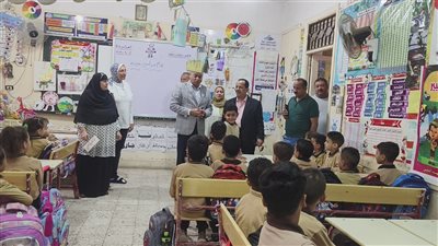 مدير تعليم الدقهلية يسأل تلميذا: نفسك تطلع إيه؟ والطالب: سواق ميكروباص (فيديو وصور) 