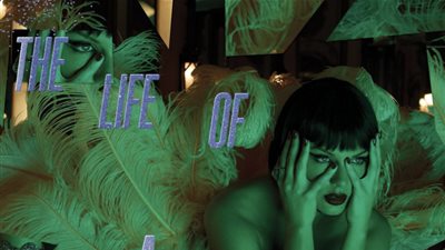  تايلور سويفت توعد معجبيها بتجربه فريدة في ألبوم The Life of a Showgirl