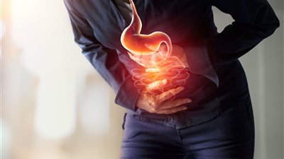  حنجرة مبحوحة وحلق ملتهب، أعراض ارتجاع المرئ وطرق علاجها