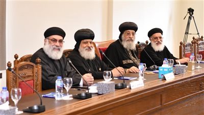 البابا تواضروس يناقش مفهوم القيادة المؤسسية بالكنيسة