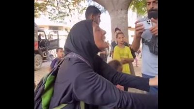 كل أولادي يا الله، صرخة أم فلسطينية استشهد أطفالها كلهم بالقصف تثير الحزن والبكاء (فيديو) 