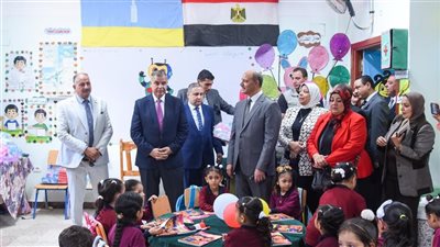 محافظ الإسكندرية يتفقد سير العملية التعليمية بأول أيام الدراسة 