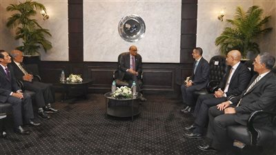 وزير الاستثمار يلتقي رئيس جمهورية سنغافورة على هامش منتدى الأعمال المصري-السنغافوري