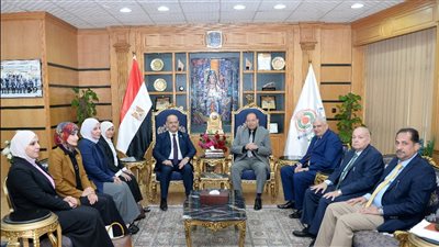 رئيس جامعة المنصورة يبحث سبل التعاون الأكاديمي مع وفد من جامعة الأنبار العراقية (صور)