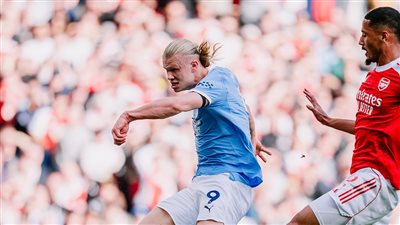 مانشستر سيتي يتقدم على أرسنال بهدف هالاند في الشوط الأول (فيديو)