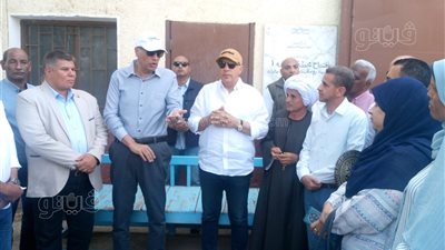 وزير الري ومحافظ أسوان يتفقدان محطة مياة بمشروع وادي النقرة (صور)