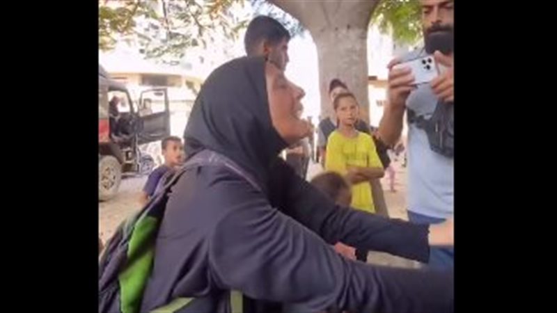 أم فلسطينية تبكي