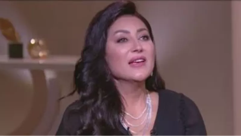 الفنانة وفاء عامر،