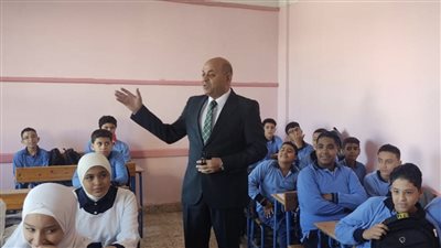 وكيل تعليم الدقهلية يتابع انتظام العملية التعليمية بمدارس طلخا 