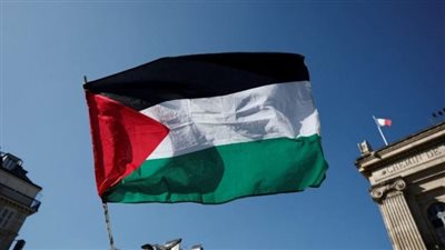 رفع العلم الفلسطيني على مبنى بلدية سان دوني في باريس