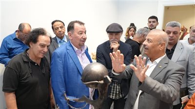 نقيب التشكيليين يفتتح معرض 