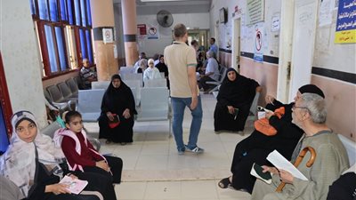 محافظ المنوفية يتفقد عيادات التأمين الصحي ودار المسنين بتلا