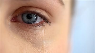 تفسير حلم الدموع في المنام وعلاقته بالتخلص من الهموم 