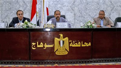 محافظ سوهاج يستعرض تقارير اللجان الفرعية لحصر مباني الإيجار القديم 