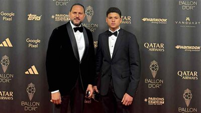 الفنان عماد زيادة ونجله يحضران حفل توزيع جوائز الكرة الذهبية 