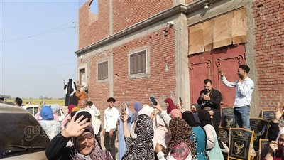 سيدة تسأل وزير التعليم عن البكالوريا، والرد يلقى استحسان أولياء الأمور (فيديو وصور)