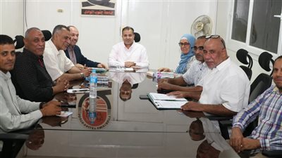 رئيس جامعة جنوب الوادي يناقش إنشاء مركز خدمات بالمدن الجامعية للطالبات