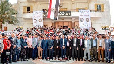 رئيس جامعة بني سويف: تحية العلم تعبير عن الانتماء وترسيخ لقيم الولاء والانضباط 