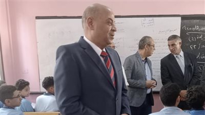 تقديم هدايا رمزية لأبناء الشهداء بالقليوبية، والرشيدي يؤكد: المدارس هي أساس بناء الأجيال (صور)