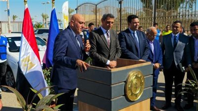  باسل رحمي يبحث مع محافظ السويس دعم قطاع المشروعات المتوسطة والصغيرة بالمحافظة