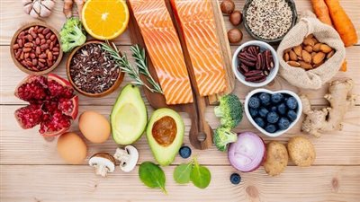 أطعمة ومشروبات تحافظ على صحة العظام بعد سن الأربعين