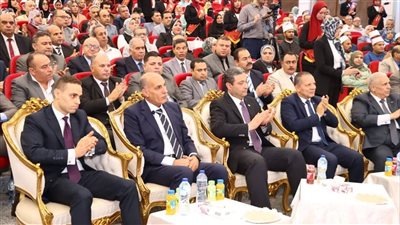محافظ دمياط يشارك في ندوة 