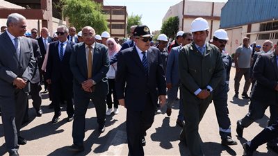 أسامة ربيع يوجه بدراسة شاملة لمخطط تطوير شركة ترسانة السويس البحرية