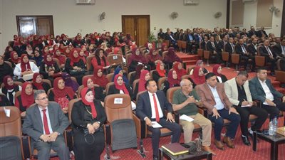 11 توجيهًا للزملوط خلال بحث آليات انضباط العملية التعليمية بالوادي الجديد 