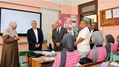 محافظ الإسماعيلية للطلاب: الغياب غير مسموح (صور) 