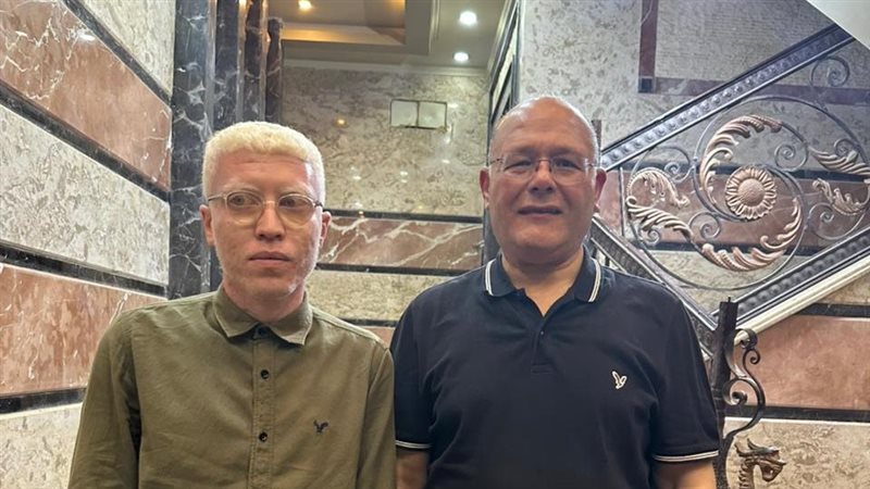 الطالب مع رئيس جامعة