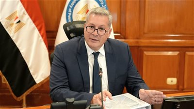 فين رئيس مجلس الإدارة، وزير البترول يفاجئ شركة الفرعونية 