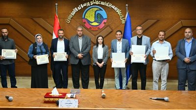 محافظ البحيرة تكرم الحاصلين على المراكز الأولى في البرامج التدريبية بسقارة (صور) 