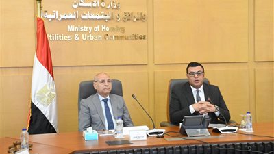 وزير الإسكان يبحث مع محافظ القاهرة موقف 