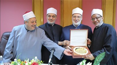  تكريم وكيل المعاهد للمناطق الأزهرية ومستشار اللغة العربية (صور)