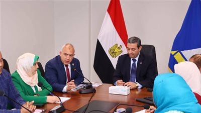 محافظ دمياط يناقش ملف المظهر الحضاري والهوية البصرية للمحافظة