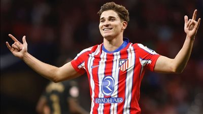 منافس قوي يعقد خطط برشلونة للتعاقد مع ألفاريز 