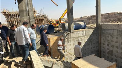 قيادات الإسكان يتفقدون مشروع خزانات المياه الأرضية بحدائق أكتوبر 