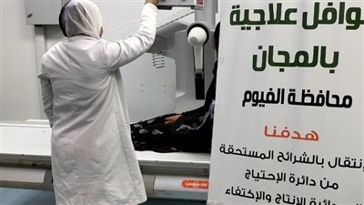 قافلتان طبيتان لعلاج المرضى غير القادرين بقرى الفيوم