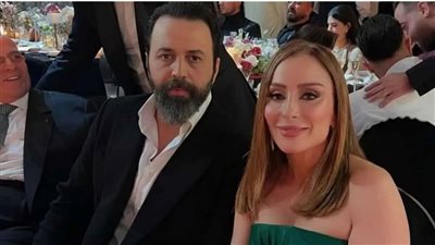 أمام الكاميرات، وفاء الكيلاني تحرج زوجها تيم حسن والفنان يلقنها درسا في فن التعامل (فيديو) 