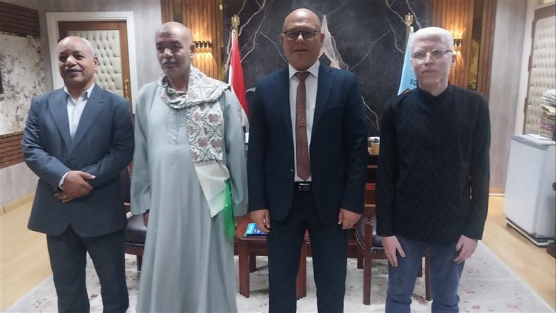 للقاء رئيس جامعة