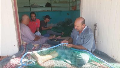 حكاية الصيادين وصناع الغزل في برج البرلس، مهنة يتوارثها الأبناء رغم مشقة البحر (فيديو)