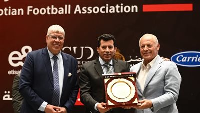 بحضور وزير الرياضة، اتحاد الكرة يشارك في تكريم حراس المرمى القدامى (صور)
