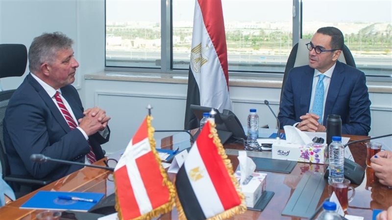 لقاء وزير التخطيط