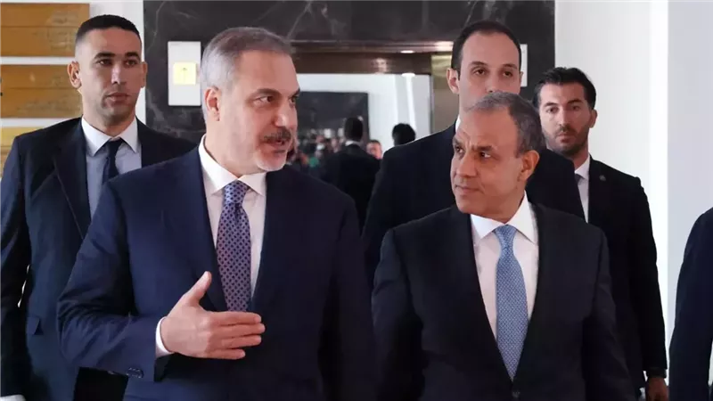 بدر عبد العاطي وهاكان
