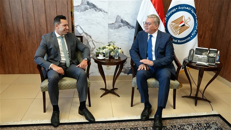 وزير البترول يبحث