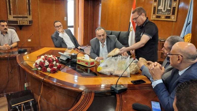 لقاء محافظ أسيوط،